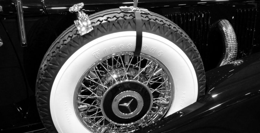 auto-repair-business auto-repair-classic-car-wheel